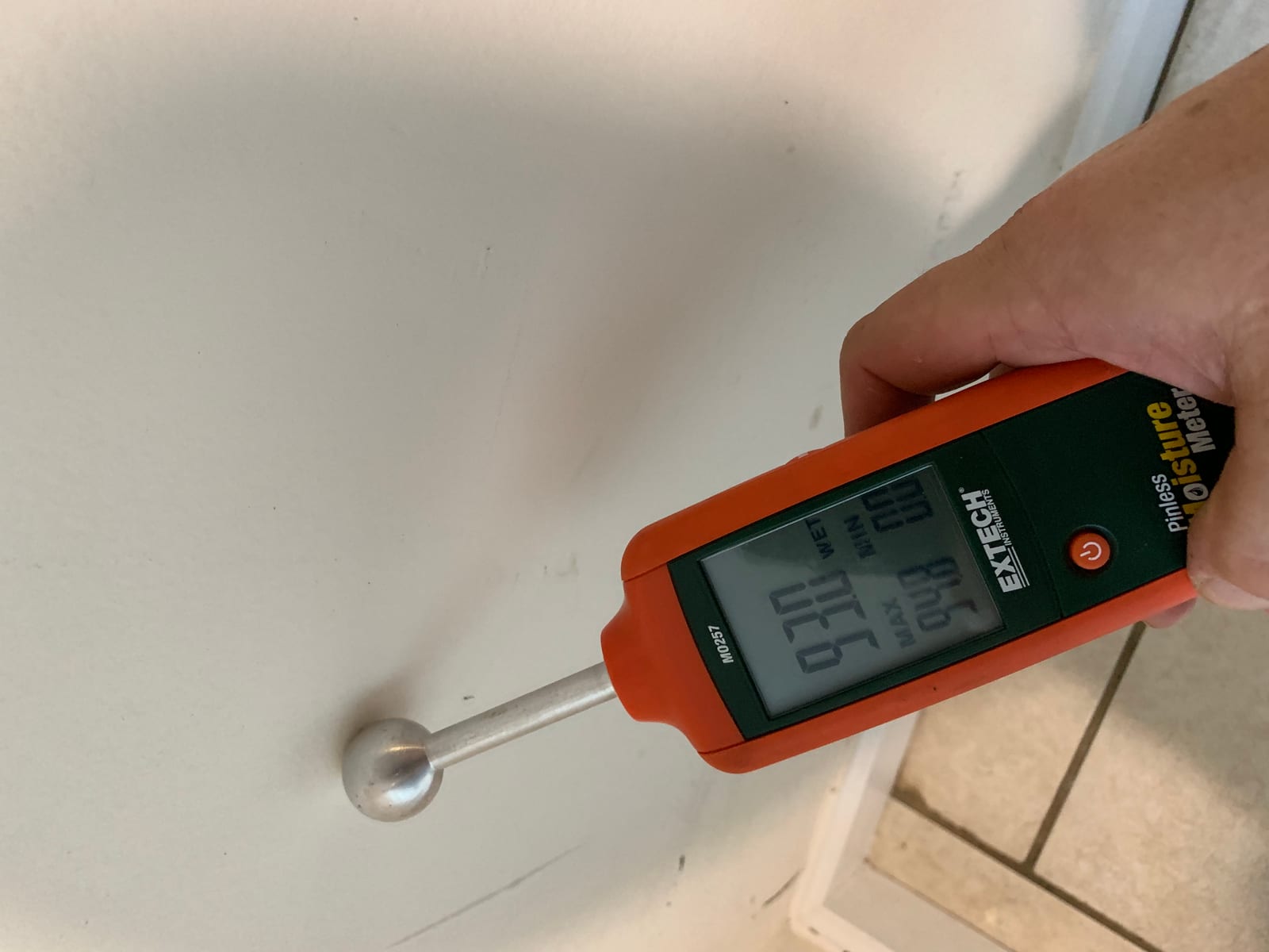 Pinless Moisture Meter